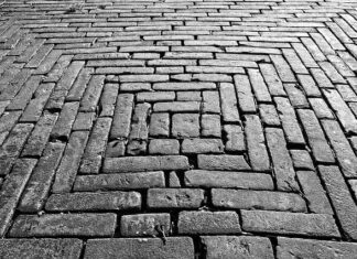 Układanie kostki brukowej