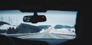 Pękające szyby w zimie