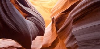 Jaki otwór pod baterie w blacie?