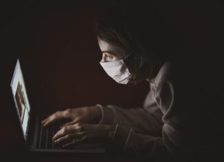 W jakiej odległości zlew od krawędzi blatu?