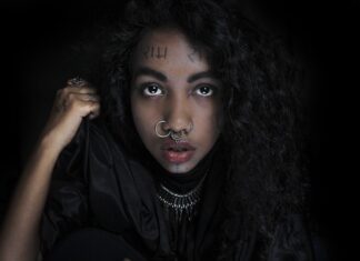 Czy Agata Meble robi szafy na wymiar?