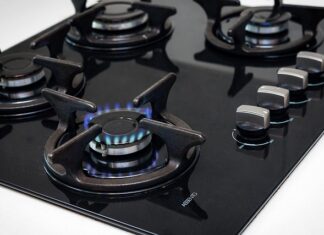 Czy za zmywarką jest miejsce na rury?