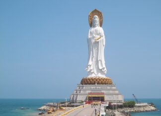 Jak zdjąć cokół w kuchni?