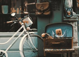 Ile lat ma Sklep Agata Meble?